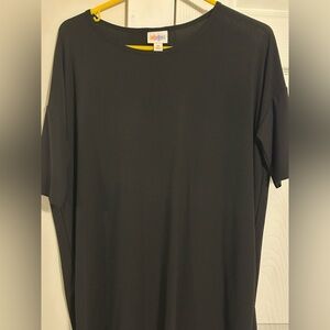 Lularoe Irma t shirt. Black/noir. Rare!!! Nwot $25 xs